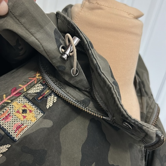 Driftwood Embroidered Camouflage Hooded Anorak - Picture 6 of 11